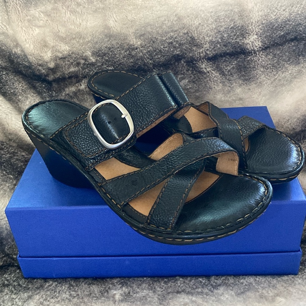 Born Leather Very Comfortable Platform Slides Nev… - image 2